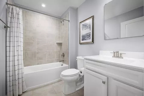 Bath - 3231 Short Rd, Hickory, NC 28602 photo 2 of 3