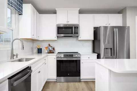 Kitchen - 3231 Short Rd, Hickory, NC 28602 photo 3 of 4