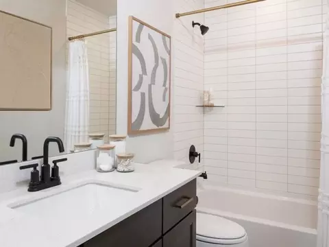 Bath - 114 Kays Path, Georgetown, TX 78626 photo 3 of 5