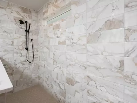 Bath - 114 Kays Path, Georgetown, TX 78626 photo 2 of 5
