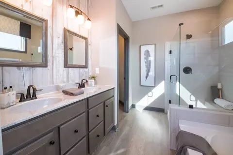 Bath - 175 Westwoods Rd, Wright City, MO 63390 photo 1 of 3