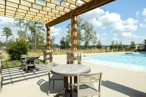 Exterior - 2015 Bluff Oak Ct, Conroe, TX 77304 photo 3 of 4