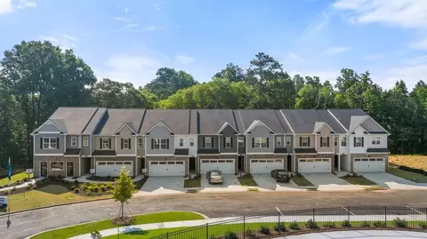 998 King Iron Dr, Lawrenceville, GA 30045