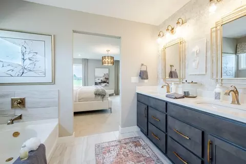 Bath - 1179 Deerpath Cir, Bellbrook, OH 45305 photo 4 of 6