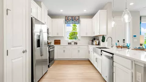 Kitchen - 10614 Eclipse St, Sarasota, FL 34241 photo 6 of 9
