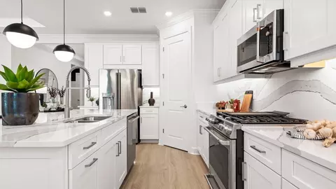 Kitchen - 10614 Eclipse St, Sarasota, FL 34241 photo 9 of 9
