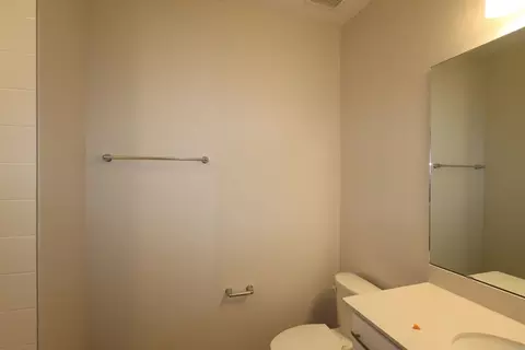 Bath - 1389 Hyde St, Saint Cloud, FL 34771 photo 3 of 3