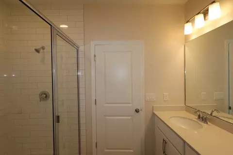 Bath - 1389 Hyde St, Saint Cloud, FL 34771 photo 2 of 3