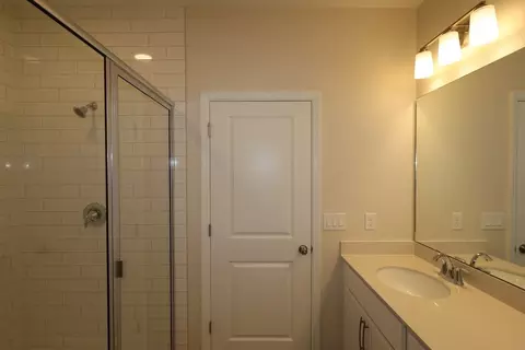 Bath - 1389 Hyde St, Saint Cloud, FL 34771 photo 2 of 3