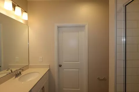 Bath - 1389 Hyde St, Saint Cloud, FL 34771 photo 1 of 3