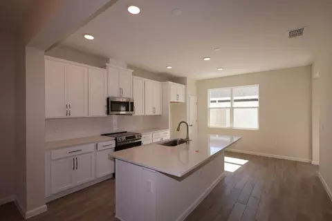 Kitchen - 1389 Hyde St, Saint Cloud, FL 34771 photo 5 of 7