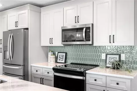Kitchen - 2759 Executive Dr, Troy, OH 45373 photo 7 of 10