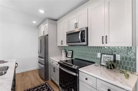 Kitchen - 2759 Executive Dr, Troy, OH 45373 photo 8 of 10