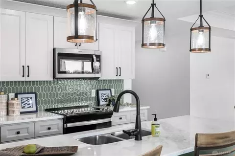 Kitchen - 2759 Executive Dr, Troy, OH 45373 photo 10 of 10