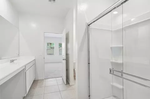 Bath - 10262 Devonshire Ave, Phoenix, AZ 85037 photo 1 of 3