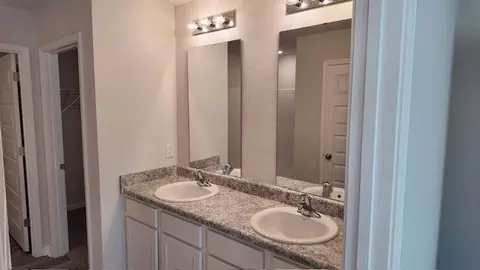 Bath - 6383 June Bug Dr, Milton, FL 32583 photo 4 of 8