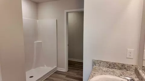 Bath - 6383 June Bug Dr, Milton, FL 32583 photo 5 of 8