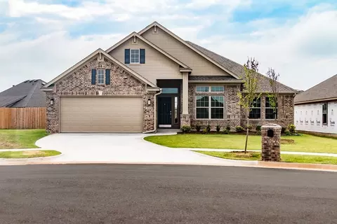 Exterior - 16140 Tall Grass Dr, Moore, OK 73170 photo 10 of 15