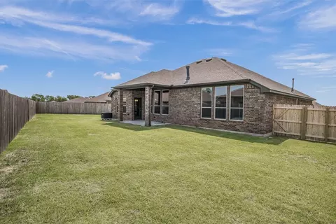 Exterior - 16140 Tall Grass Dr, Moore, OK 73170 photo 5 of 15