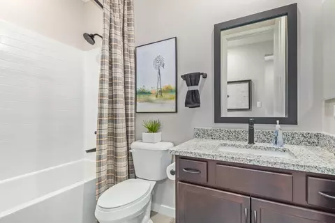 Bath - 7746 E 36th Pl, Yuma, AZ 85365 photo 2 of 3