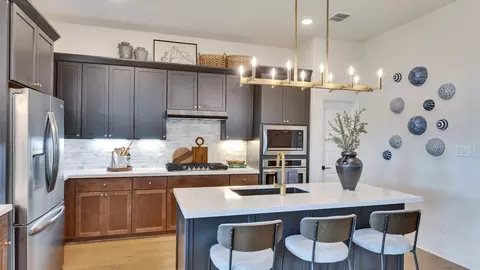 Kitchen - 931 Cherrystone Loop, Buda, TX 78610 photo 7 of 10