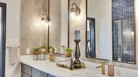 Bath - 931 Cherrystone Loop, Buda, TX 78610 photo 7 of 10