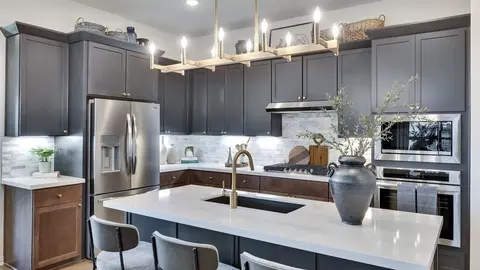 Kitchen - 931 Cherrystone Loop, Buda, TX 78610 photo 4 of 10