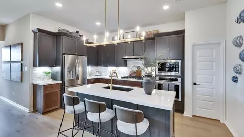 Kitchen - 931 Cherrystone Loop, Buda, TX 78610 photo 5 of 10