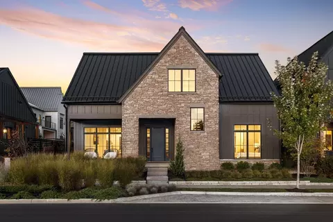 2316 Quarry Trails Dr, Columbus, OH 43228