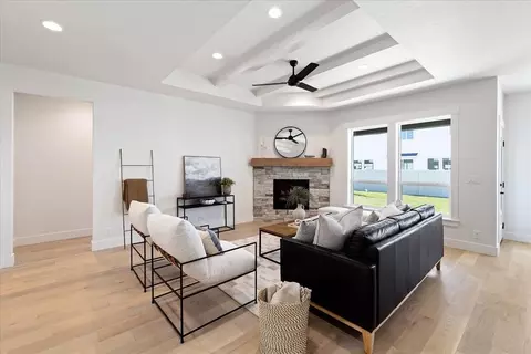 Living - 320 N Palmer Ln, Eagle, ID 83616 photo 1 of 3