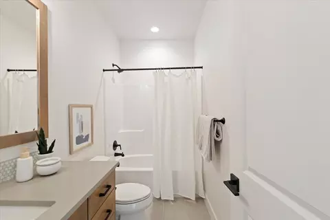 Bath - 320 N Palmer Ln, Eagle, ID 83616 photo 5 of 6