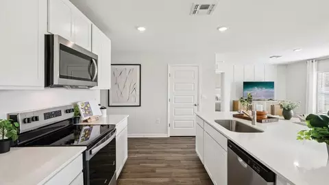 Kitchen - 5530 Savona Dr, Sebring, FL 33872 photo 5 of 8