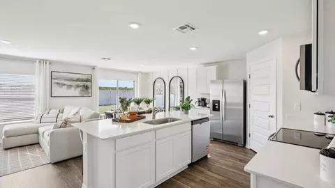 Kitchen - 5530 Savona Dr, Sebring, FL 33872 photo 2 of 8