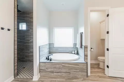 Bath - 9113 Blackhawk Dr, Temple, TX 76502 photo 2 of 6