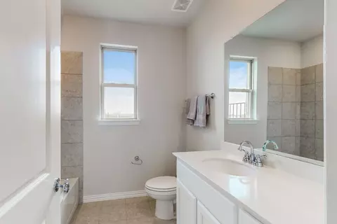 Bath - 2704 Fork Way, Celina, TX 75009 photo 2 of 5