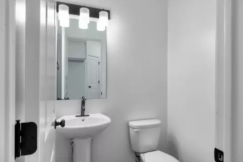 Bath - 1076 E Malibu Ln, Washington, UT 84780 photo 4 of 4