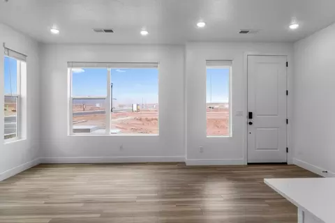 Living - 1076 E Malibu Ln, Washington, UT 84780 photo 2 of 2