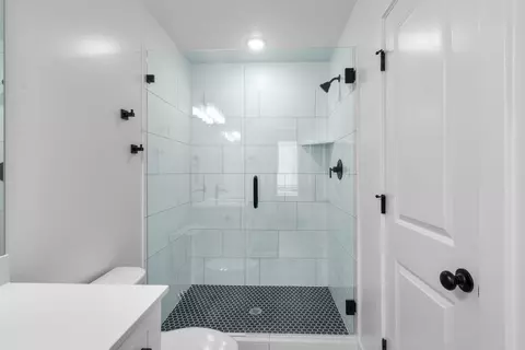 Bath - 1076 E Malibu Ln, Washington, UT 84780 photo 2 of 4