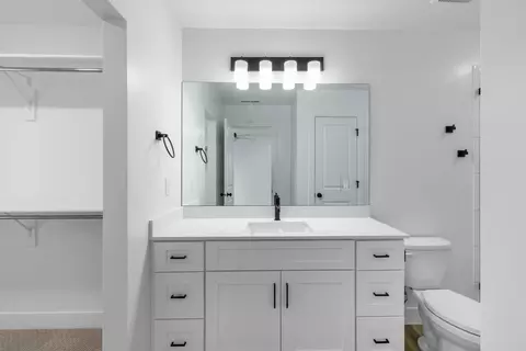 Bath - 1076 E Malibu Ln, Washington, UT 84780 photo 1 of 4