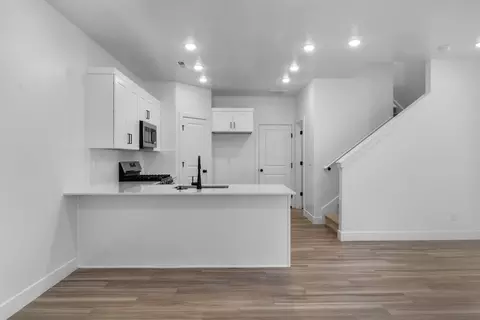 Entry Way - 1076 E Malibu Ln, Washington, UT 84780 photo 1 of 3