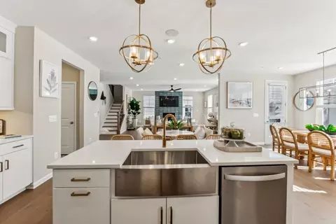 Kitchen - 9894 Obin Ln, Waldorf, MD 20601 photo 4 of 9