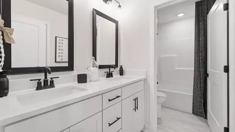 Bath - 1312 Sefton Ave, Anderson, SC 29621 photo 4 of 7