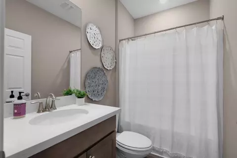 Bath - 6967 Cottage Row St, Pace, FL 32571 photo 2 of 2