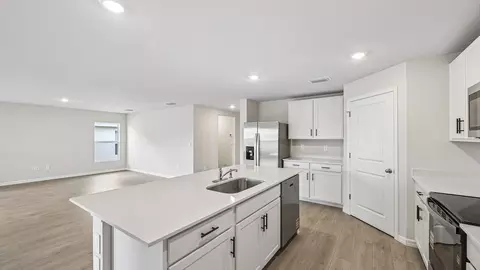 Kitchen - 17521 Whiskey Creek Trl, Parrish, FL 34219 photo 3 of 5