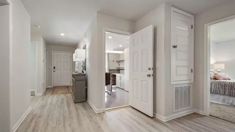 Entry Way - 20 Elderberry St, Freeport, FL 32439 photo 8 of 9