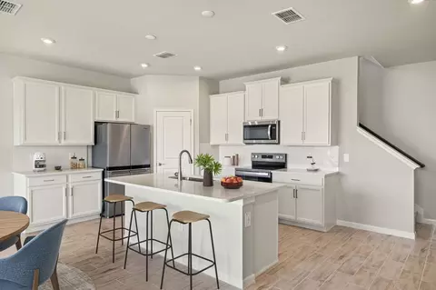 Kitchen - 13037 Pierce St, Parrish, FL 34219 photo 1 of 2