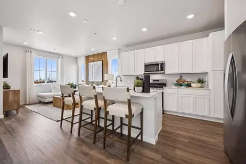 Kitchen - 22639 E 47th Dr, Aurora, CO 80019 photo 5 of 10