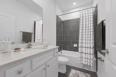 Bath - 6000 Cliffbow Loop, Leesburg, FL 34748 photo 1 of 3