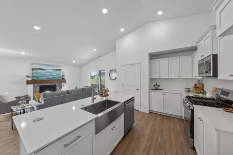 Kitchen - 481 Taft St, Umatilla, OR 97882 photo 5 of 10