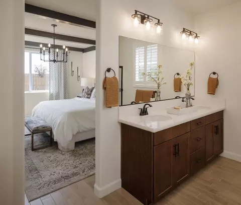 Bath - 631 Elkhorn Ave, Visalia, CA 93292 photo 2 of 2